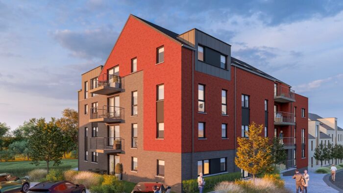 Un immeuble moderne en briques à plusieurs étages avec des parties rouges et grises, agrémenté de balcons, propose des appartements à vendre à Gosselies. Plusieurs personnes et voitures sont au premier plan, avec des arbres et un ciel nuageux en arrière-plan.