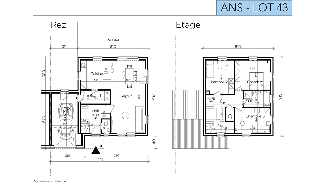 Plan montrant les plans détage dune maison à deux étages intitulée « ANS - LOT 43 ». Le premier étage comprend un garage, une cuisine et un salon, tandis que le deuxième étage comprend trois chambres et deux salles de bains.