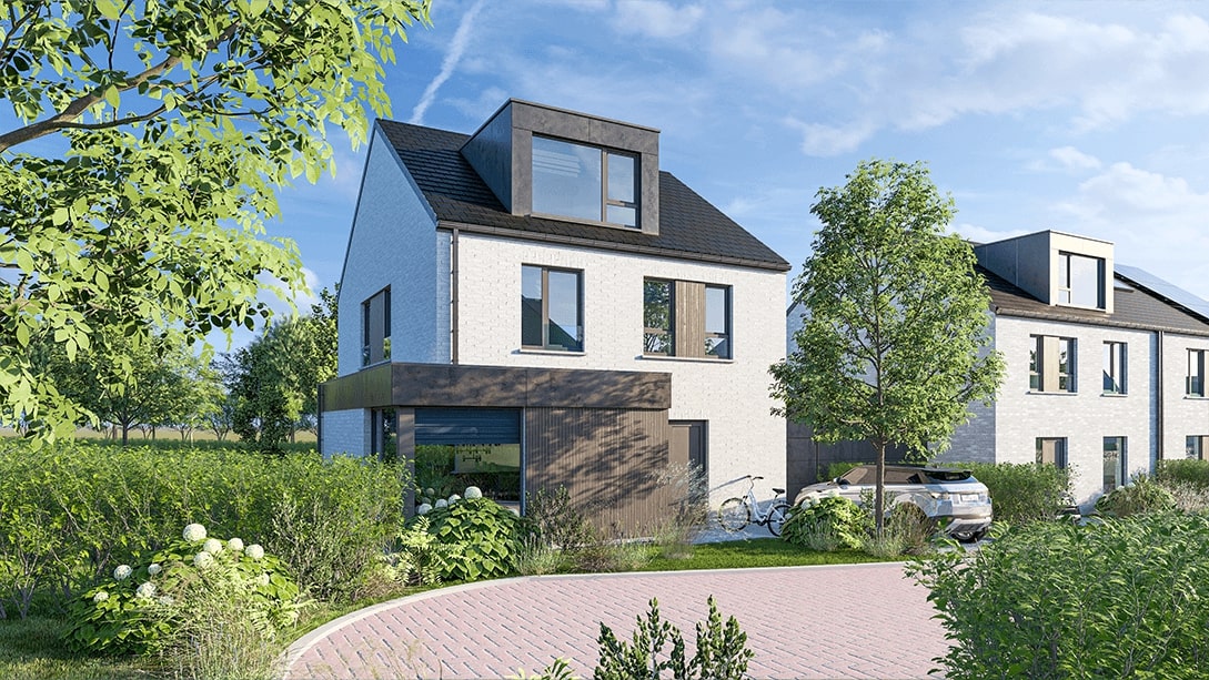 Une maison moderne à deux étages avec de grandes fenêtres et un toit sombre, entourée de verdure et de plantes, se trouve à côté d'une allée pavée lors d'une journée ensoleillée. Une autre maison similaire et une voiture garée sont visibles à proximité.
