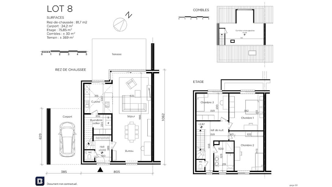 Plan architectural en noir et blanc étiqueté LOT 8 montrant deux niveaux : le rez-de-chaussée avec les espaces de vie, la cuisine et l'abri à voitures, et l'étage supérieur avec trois chambres et une salle de bains. Inclut les mesures et la direction de la boussole.