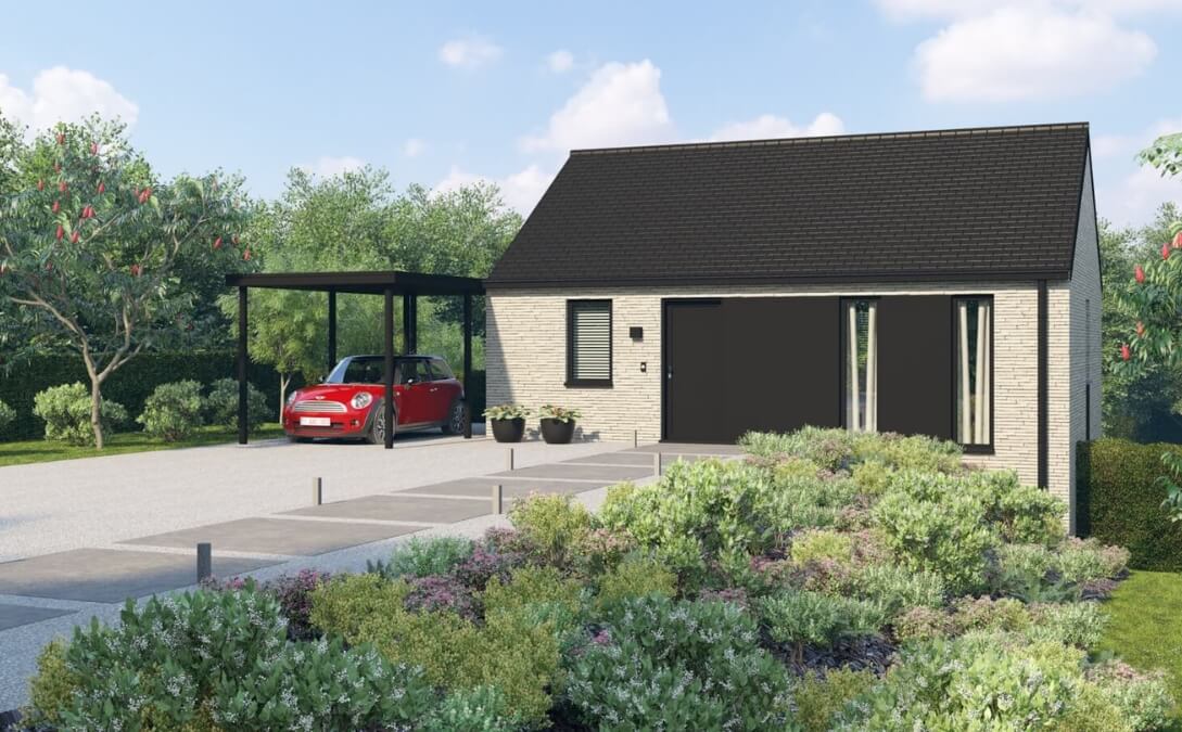 Maison moderne de plain-pied avec un extérieur en briques claires et un toit sombre, entourée d'arbustes et de verdure. Une voiture rouge est garée sous un abri à gauche de l'allée par une journée ensoleillée.